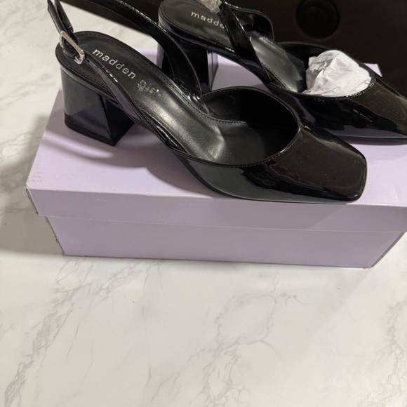 Madden Girl Novvaa Black Patent Leather Slingbacks with Block Heel 6.5 - Picture 3 of 4